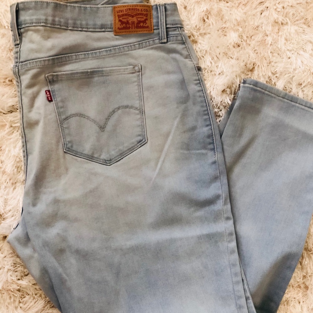NWOT Levi 310 Shaping Super Skinny Jean